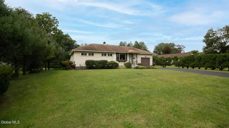 18 Marville Drive, Loudonville, NY 12211 - #2
