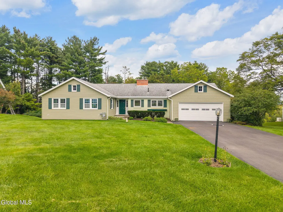 1104 Merlin Drive, Niskayuna, NY 12309 - #1