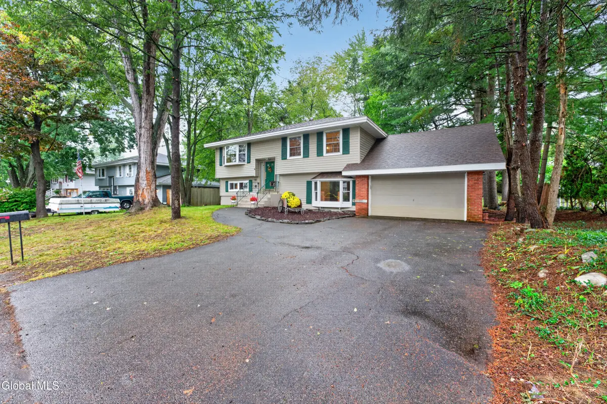 6 Morone Place, Colonie, NY 12205 - #1
