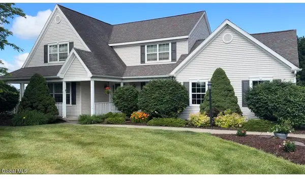 16 Francis Drive, North Greenbush, NY 12198