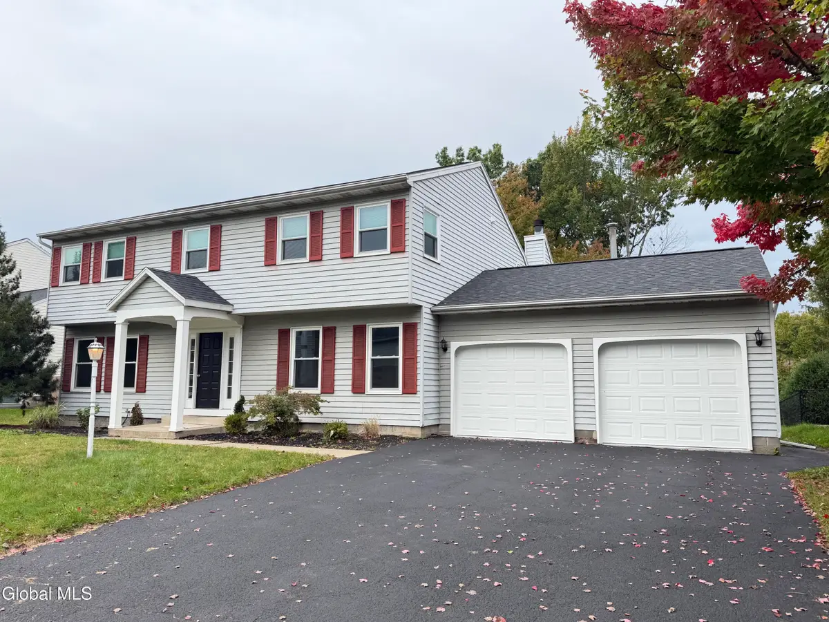 27 Dublin Court, Latham, NY 12110 - #1