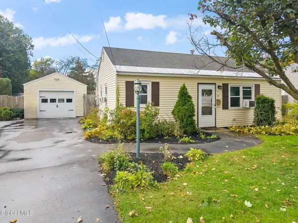 3 Crown Court, Colonie, NY 12211