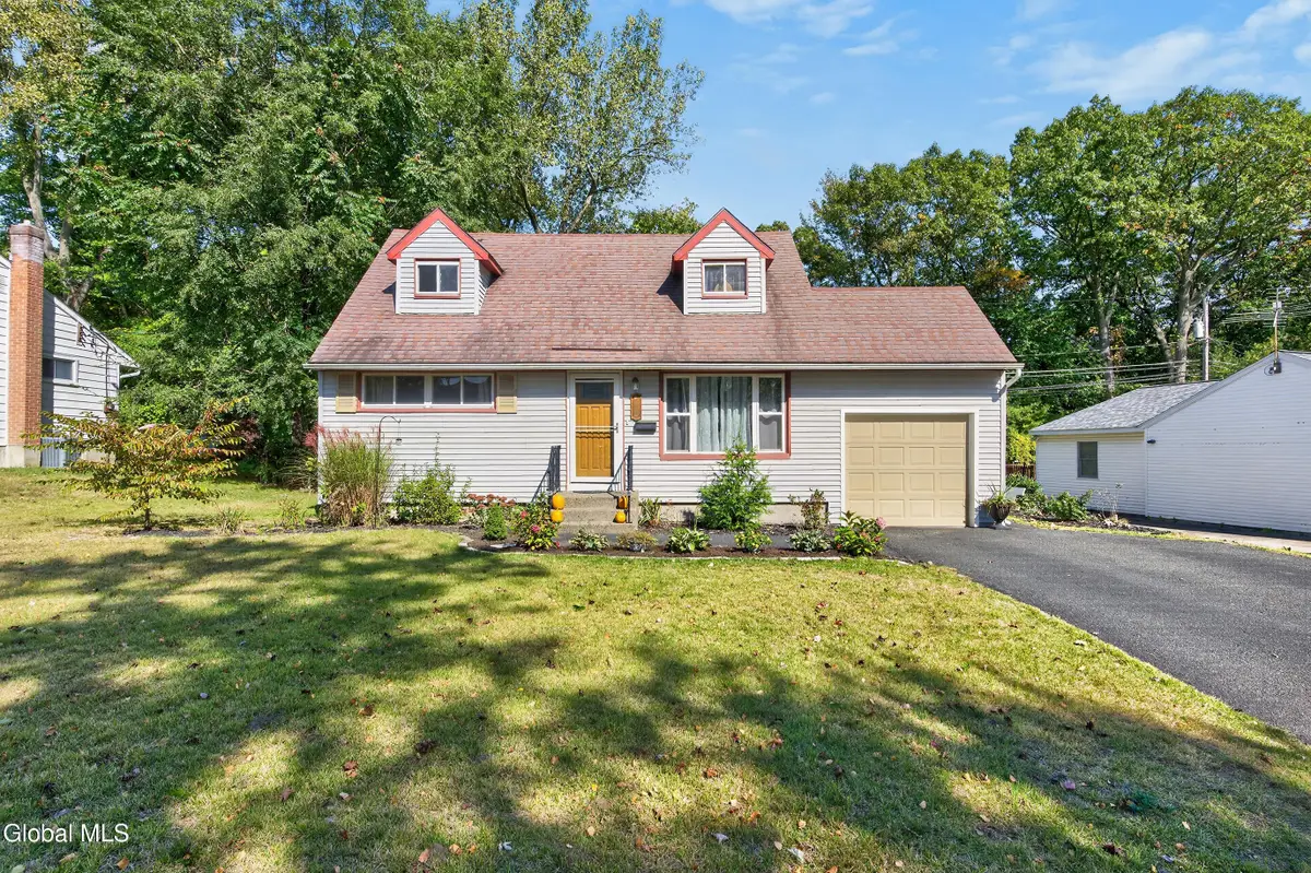 15 Bridle Path, Colonie, NY 12205 - #1