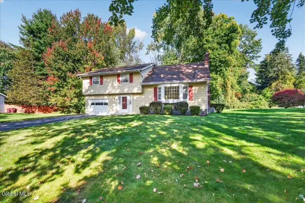9 Gretel Terrace, Clifton Park, NY 12019