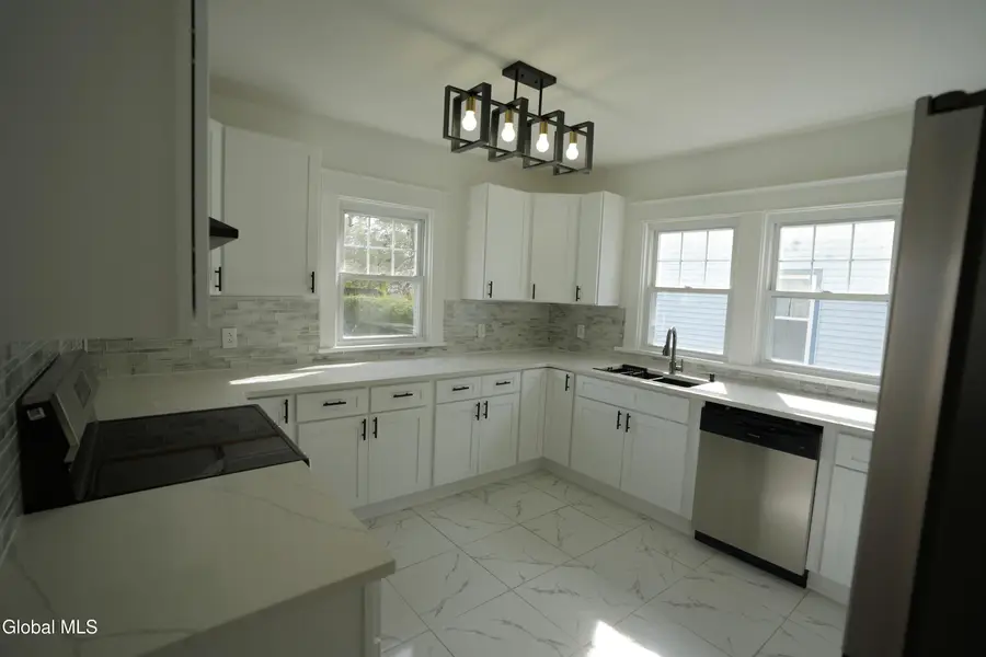 467 Locust Avenue, Amsterdam, NY 12010 - #3