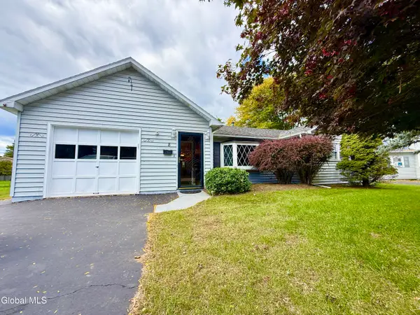 8 Martingale Drive, Colonie, NY 12205
