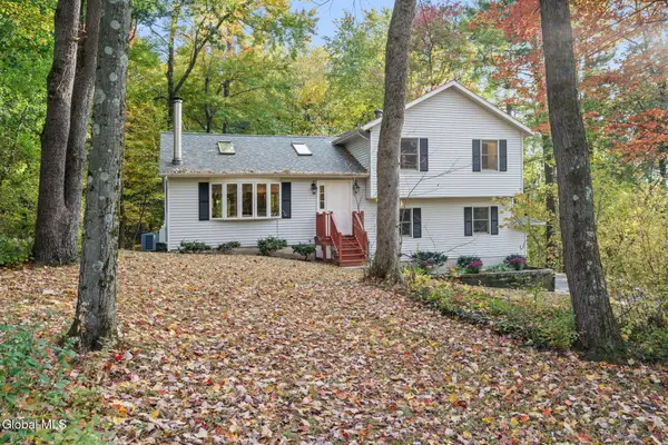 2400 Old Coach Drive, Schodack, NY 12033