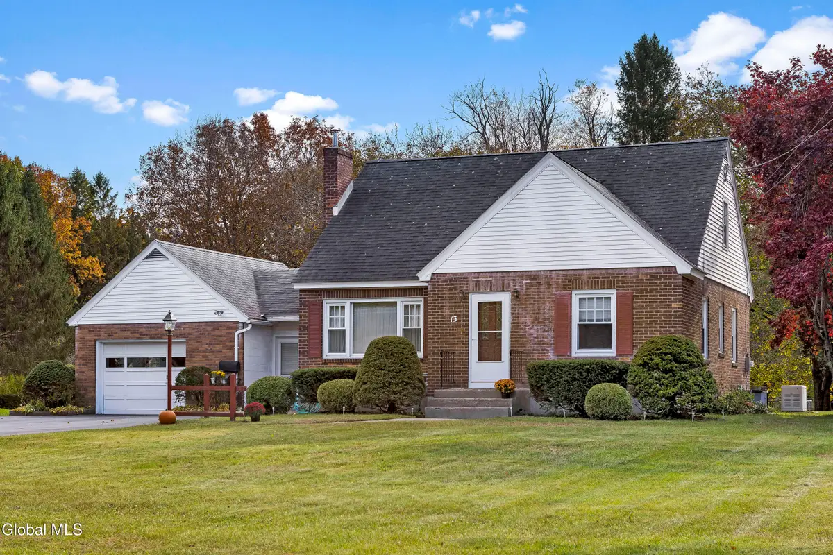 13 Droms Rd Ext, Glenville, NY 12302 - #1