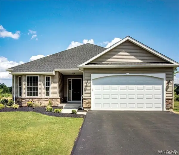 78 Lincolnshire Drive, Lockport, NY 14094