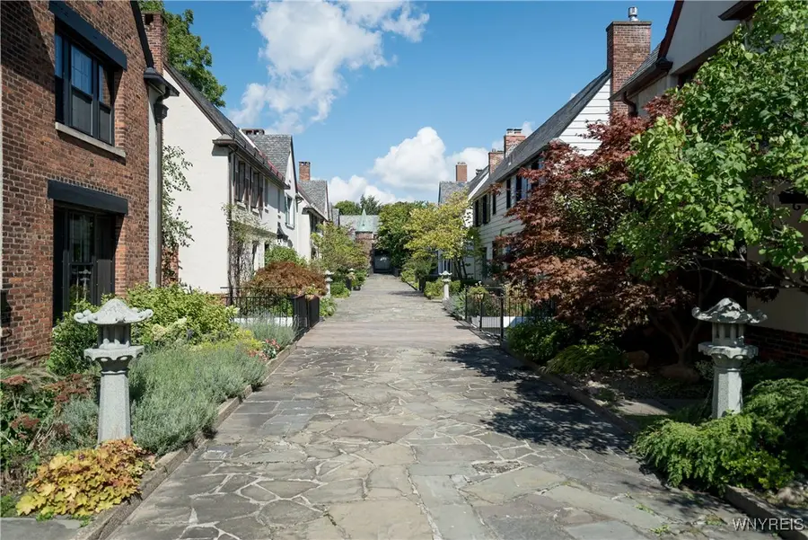 9 Mayfair Ln, Buffalo, NY 14201 - Image #2