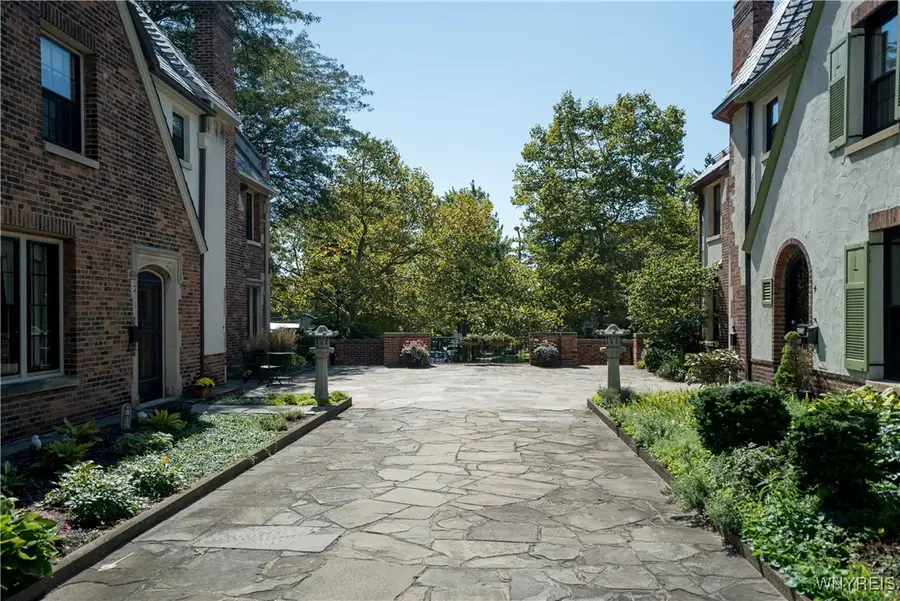 9 Mayfair Ln, Buffalo, NY 14201 - Image #3