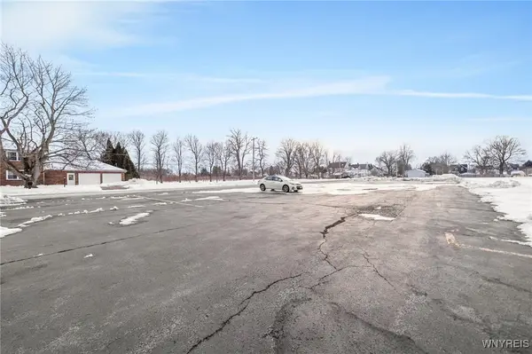 25 Lake Avenue, Lyndonville, NY 14098