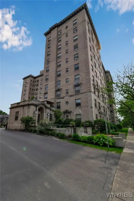 33 Gates Circle #6B, Buffalo, NY 14209