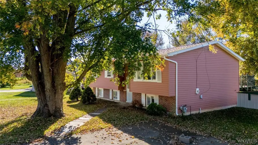 3980 Ridgelea Drive, Lockport, NY 14094 - Image #2