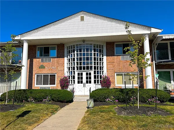 31 Park Lane Court, Buffalo, NY 14221