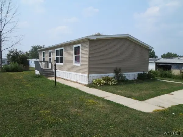 109 E Canyon Drive, Hamburg, NY 14075