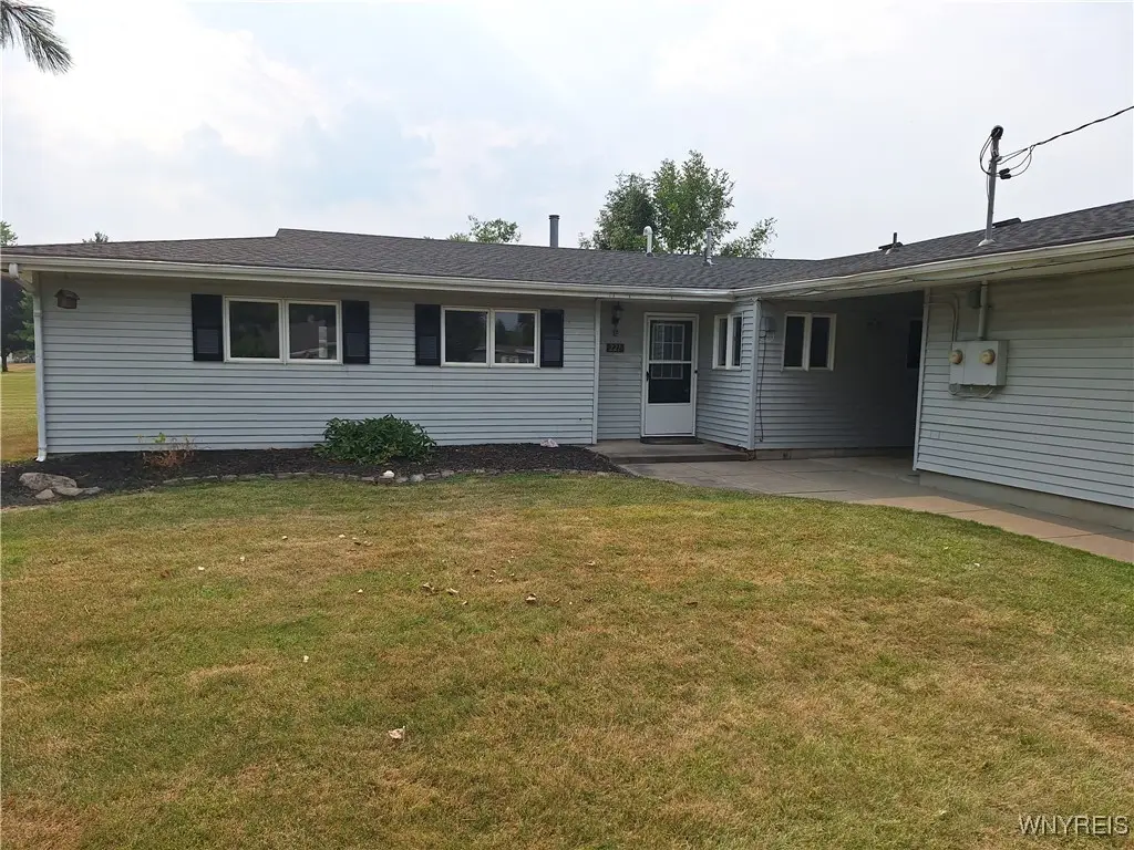 221 Beckwith Avenue, Niagara Falls, NY 14304 - Image #1