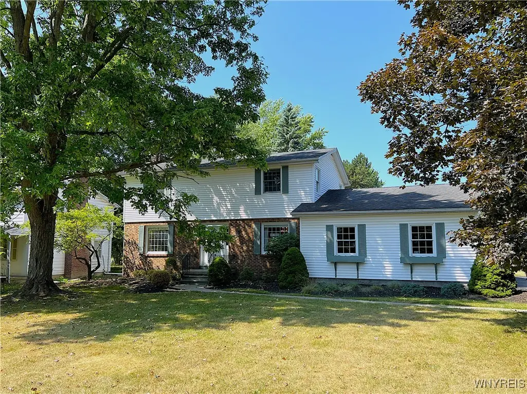 4630 Boncrest Drive E, Harris Hill, NY 14221 - Image #1