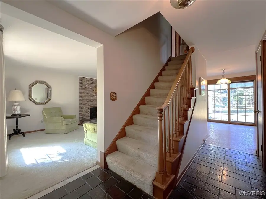 4630 Boncrest Drive E, Harris Hill, NY 14221 - Image #2