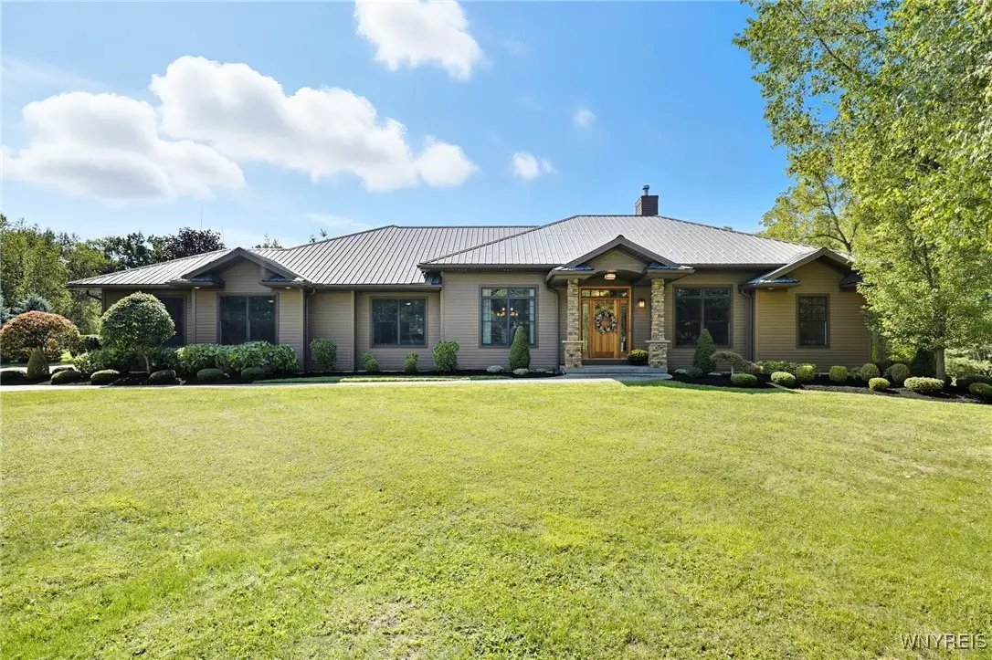 3755 Hampton Brook Drive, Hamburg, NY 14075 - Image #1