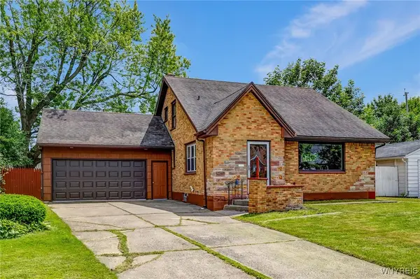 35 Kendale Road, Buffalo, NY 14215