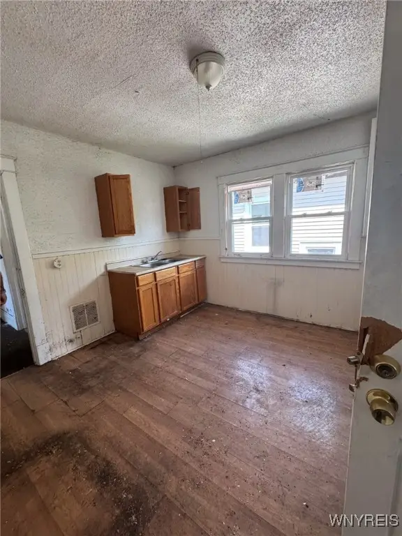 451 12th Street, Niagara Falls, NY 14303 - Image #2