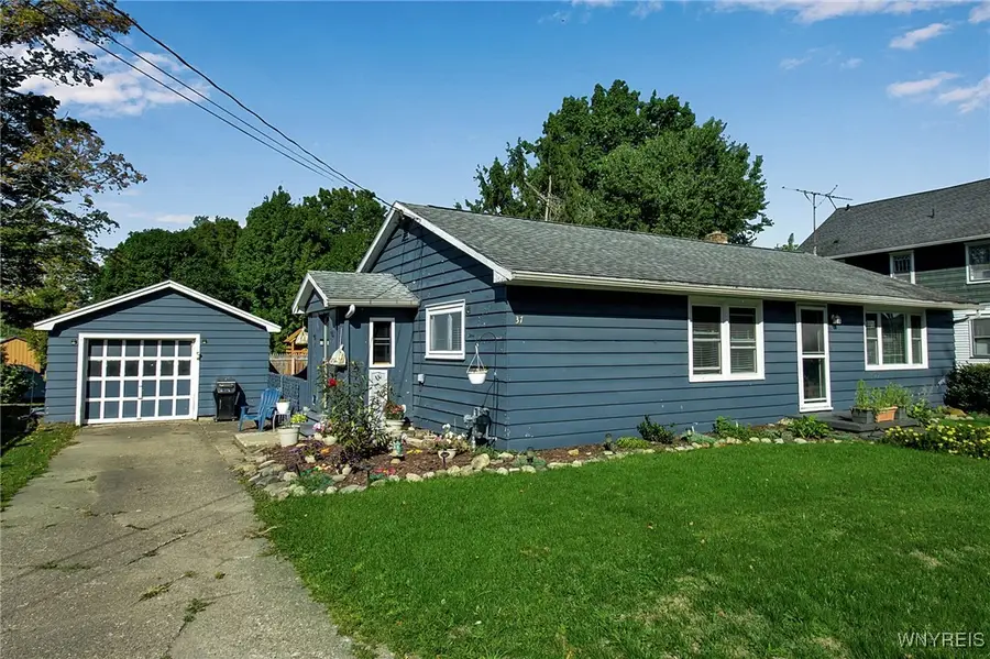 37 School Street, Delevan, NY 14042 - #2