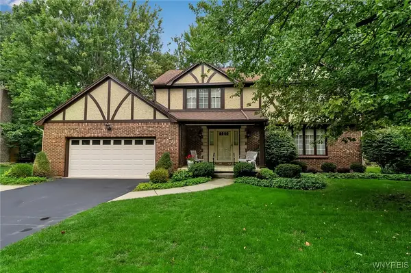 31 Shadow Wood Drive, East Amherst, NY 14051