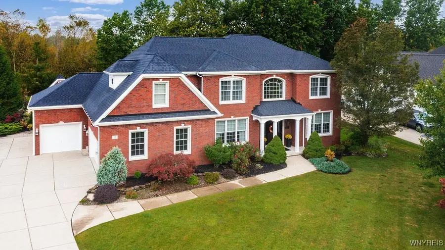 81 Hidden Oaks Court, Grand Island, NY 14072 - Image #2