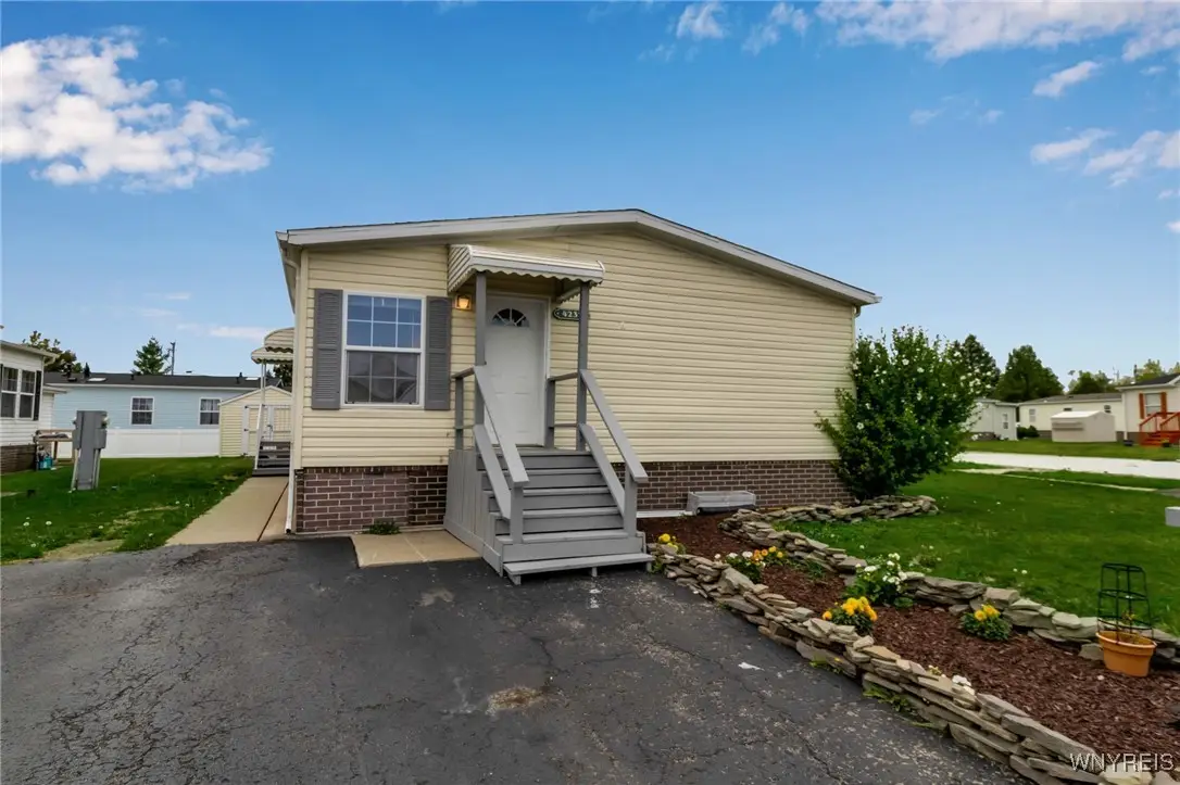 4237 Mohawk Parkway, Niagara Falls, NY 14304 - Image #1