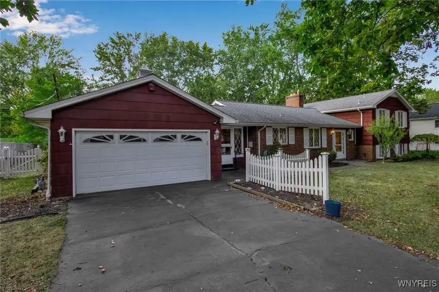 9324 Hunting Valley Road N, Clarence, NY 14031 - Image #2