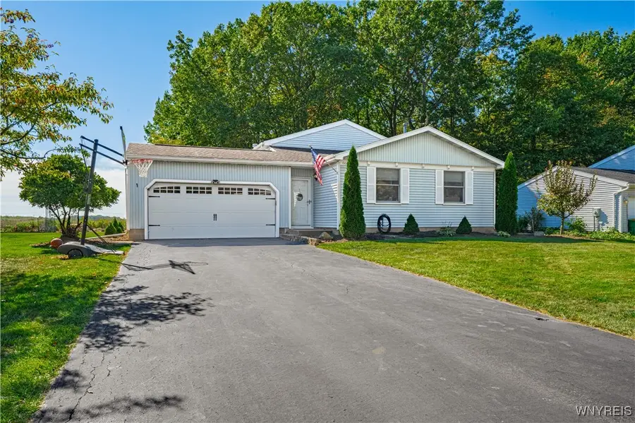 6640 Royal Parkway S, Lockport, NY 14094 - Image #3