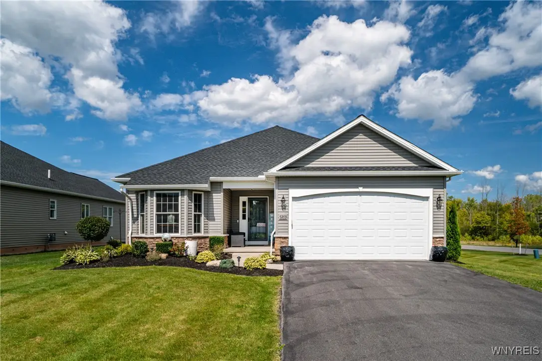 7273 Clarkview Drive, Lockport, NY 14094 - Image #1