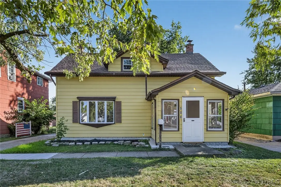 689 Longmeadow Road, Buffalo, NY 14226 - Image #1