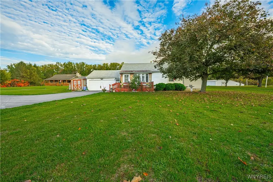 7233 Ridge Road, Lockport, NY 14094 - Image #2