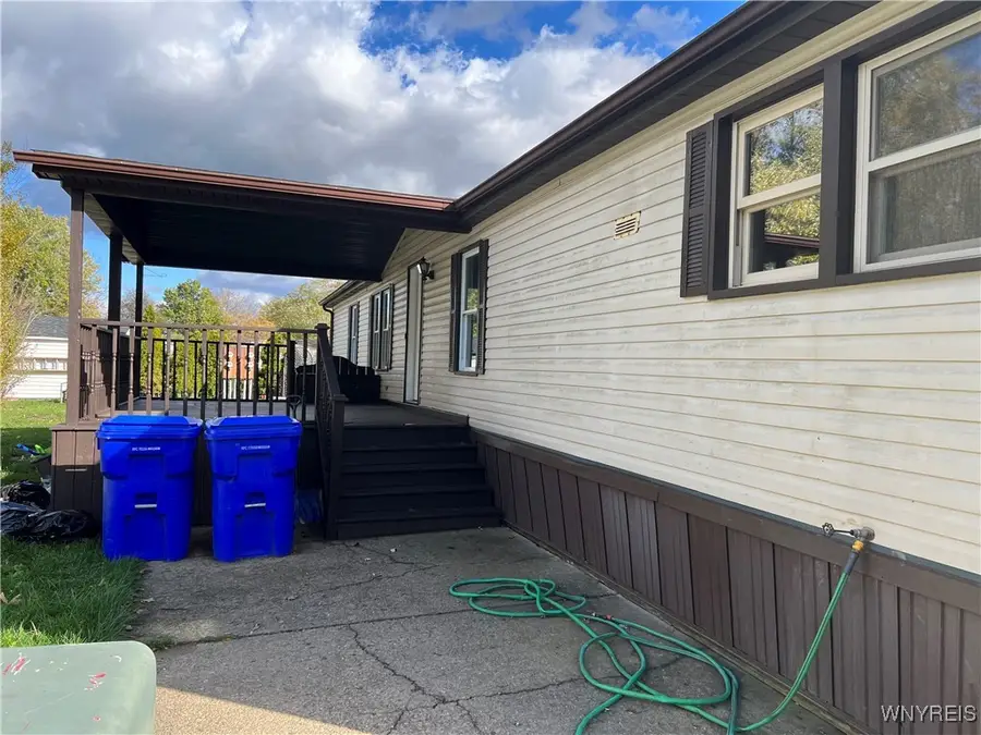 433 Chestnut Drive, Lockport, NY 14094 - Image #2