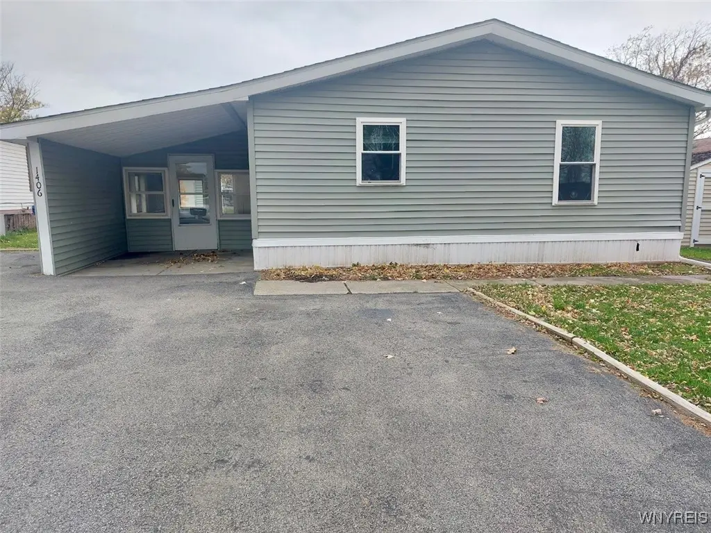 1406 Elderberry Pl, Niagara Falls, NY 14304 - Image #1