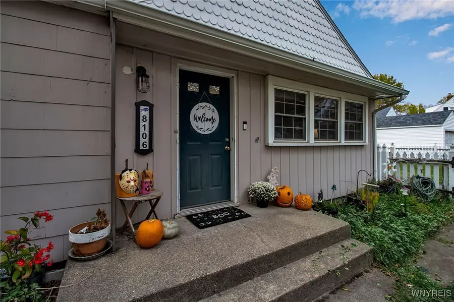 8106 Lindbergh Avenue, Niagara Falls, NY 14304 - Image #3
