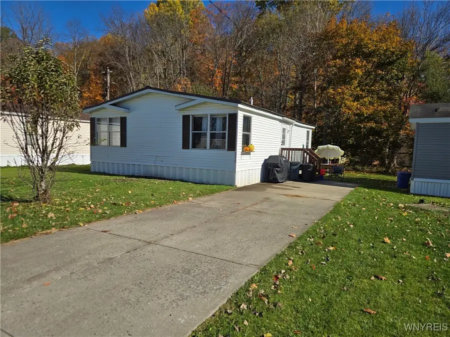 2070 Hemstreet Road, East Aurora, NY 14052 - Image #2