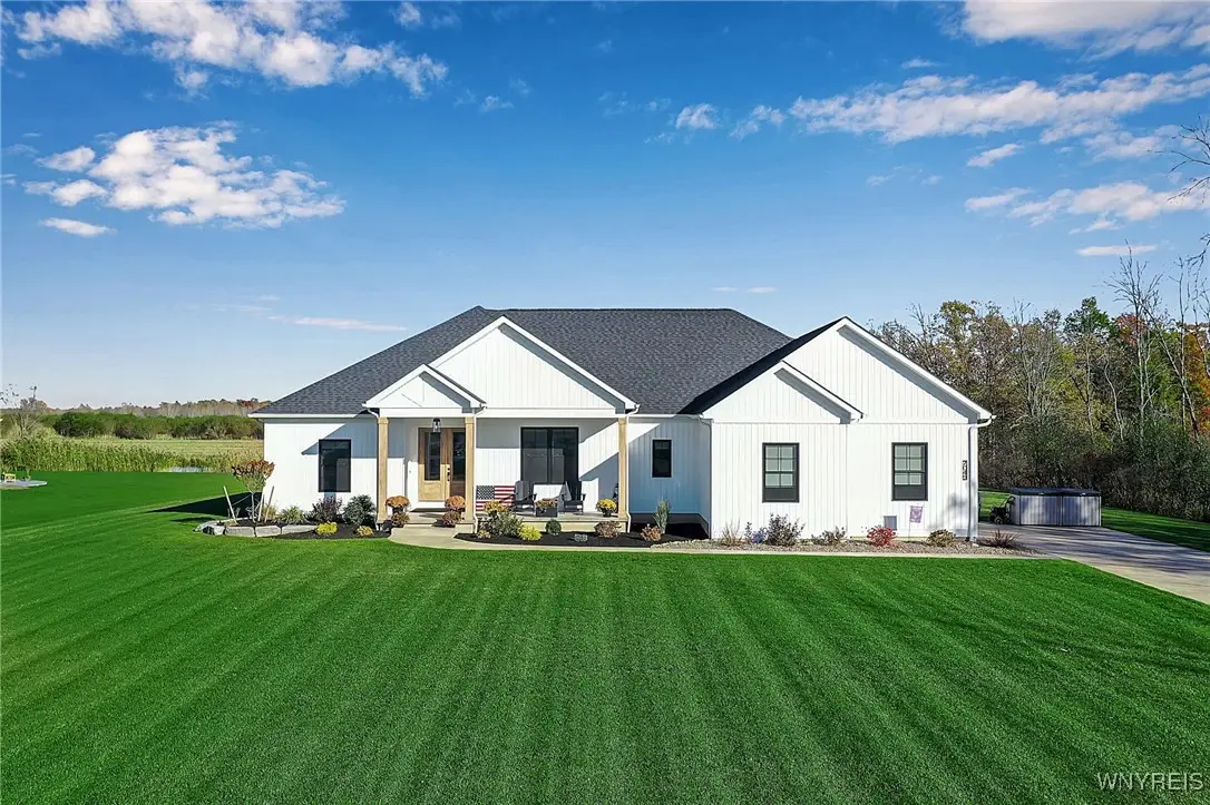 7049 Pine Lake Terrace, North Tonawanda, NY 14120 - Image #1