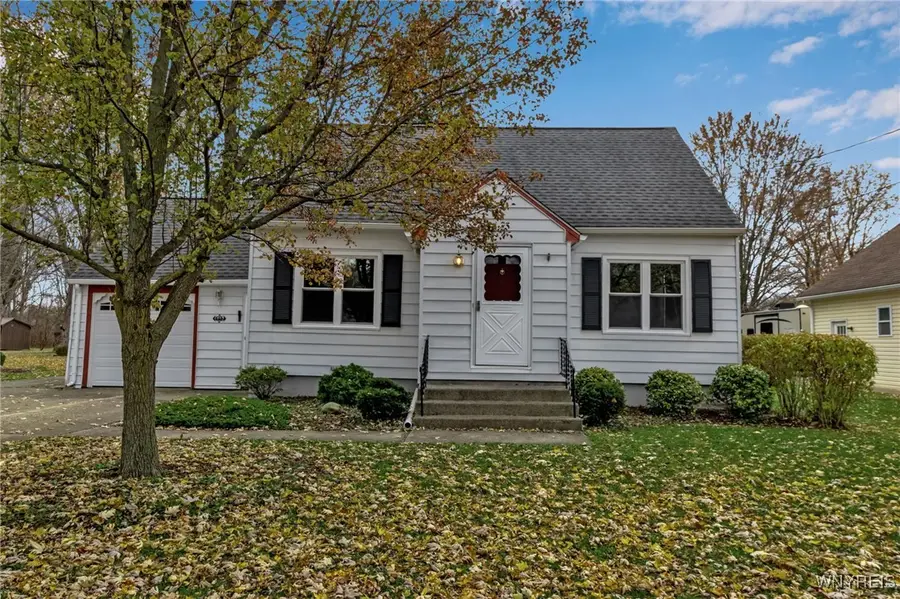 4012 Crescent Drive, North Tonawanda, NY 14120 - Image #2