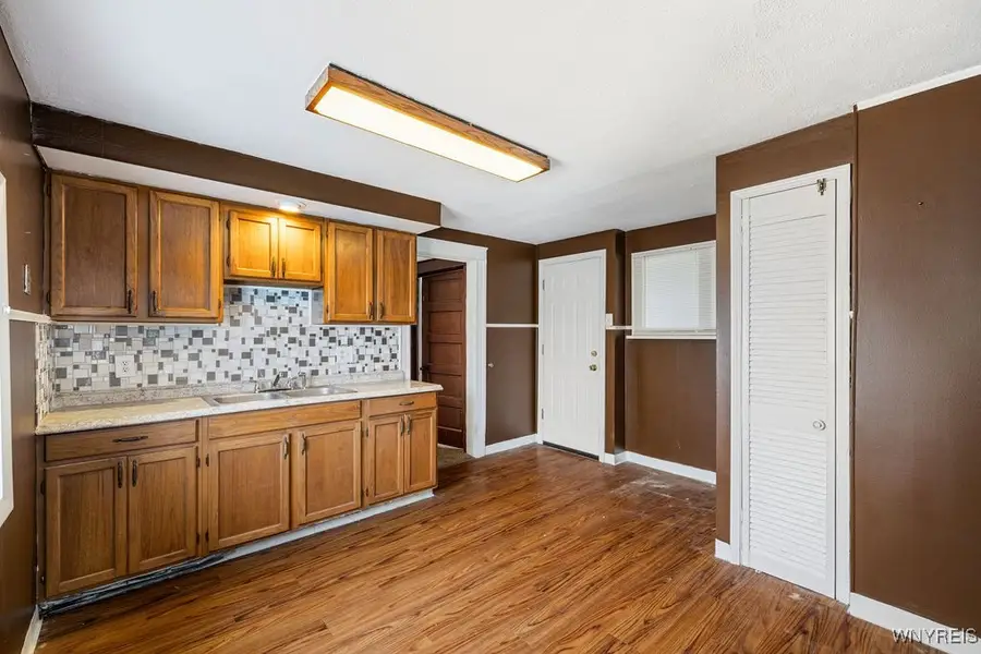 2488 Whitney Avenue, Niagara Falls, NY 14301 - Image #2