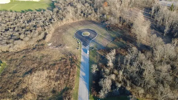 Boncrest Drive W, Williamsville, NY 14221