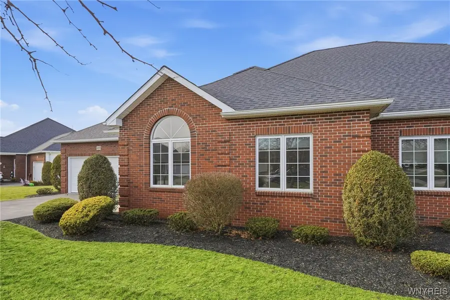 4883 Waterford Place, Lockport, NY 14094 - Image #2