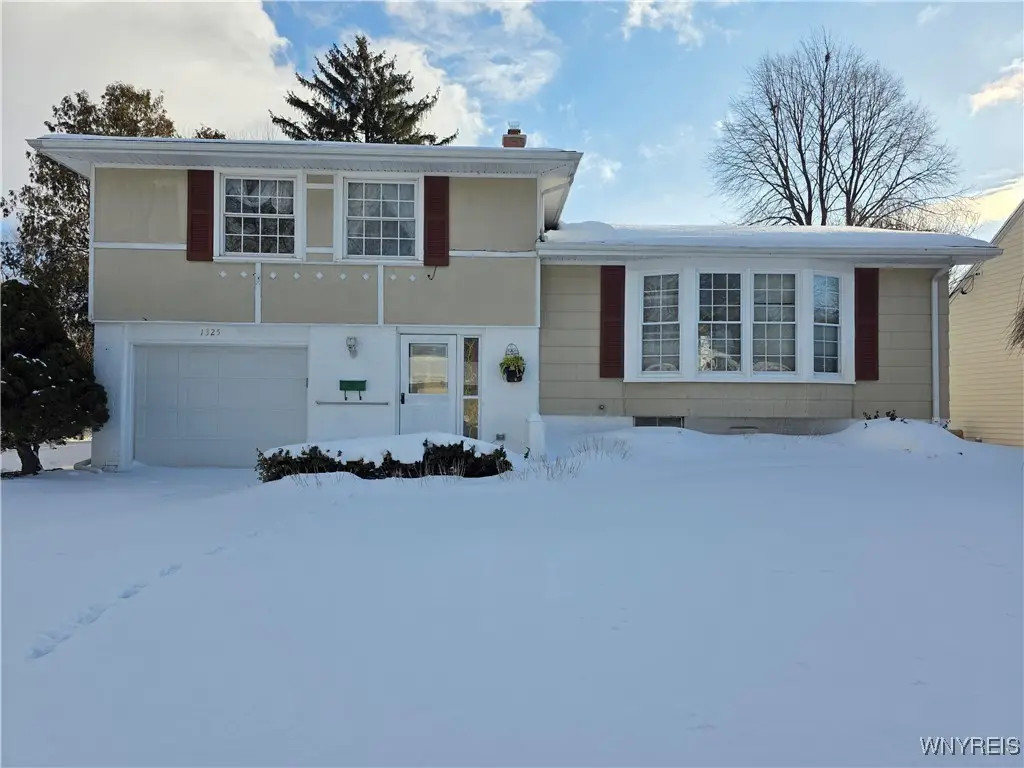 1325 Brookfield Drive, North Tonawanda, NY 14120 - Image #1