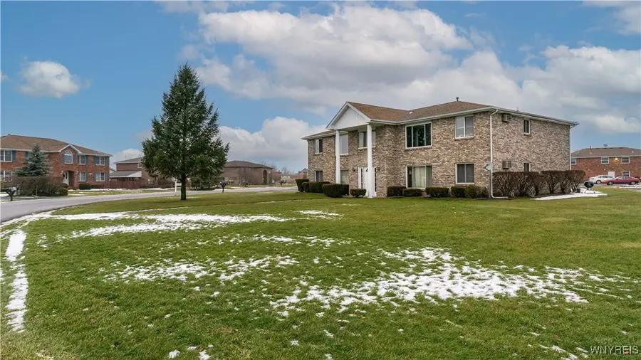 2721 Alder Creek Drive S, North Tonawanda, NY 14120 - Image #2