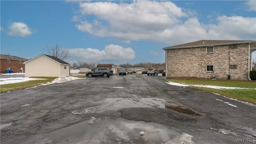 2721 Alder Creek Drive S, North Tonawanda, NY 14120 - Image #3