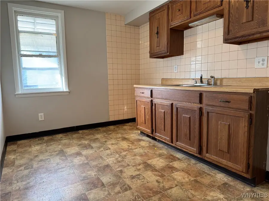 2494 Michigan Avenue, Niagara Falls, NY 14305 - Image #2