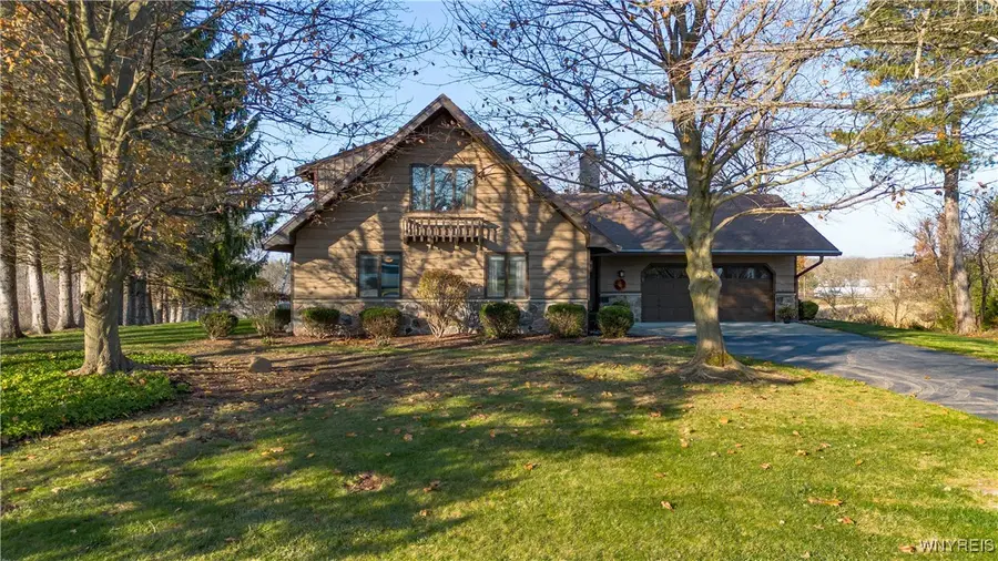 11486 Tomarsue Drive, Marilla, NY 14102 - Image #2