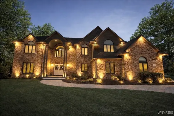 8261 Walnut Creek Lane, East Amherst, NY 14051